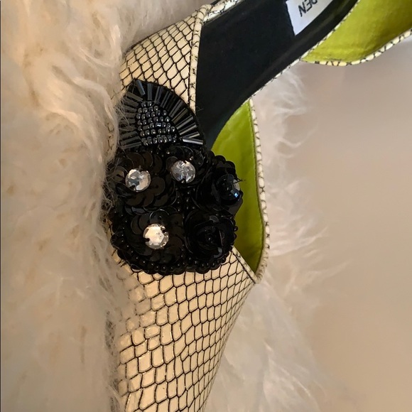 Snakeskin stilettos - Picture 4 of 4